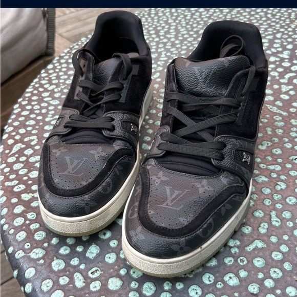Louis Vuitton Trainer Sneakers - Size 44/10.5 Mens - Black and White - Picture 2 of 6